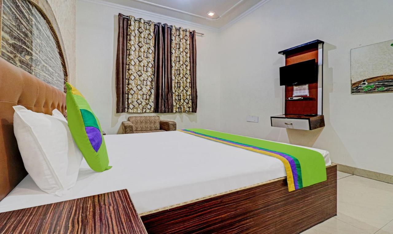 Treebo Trend Radha Palace Mathura Εξωτερικό φωτογραφία