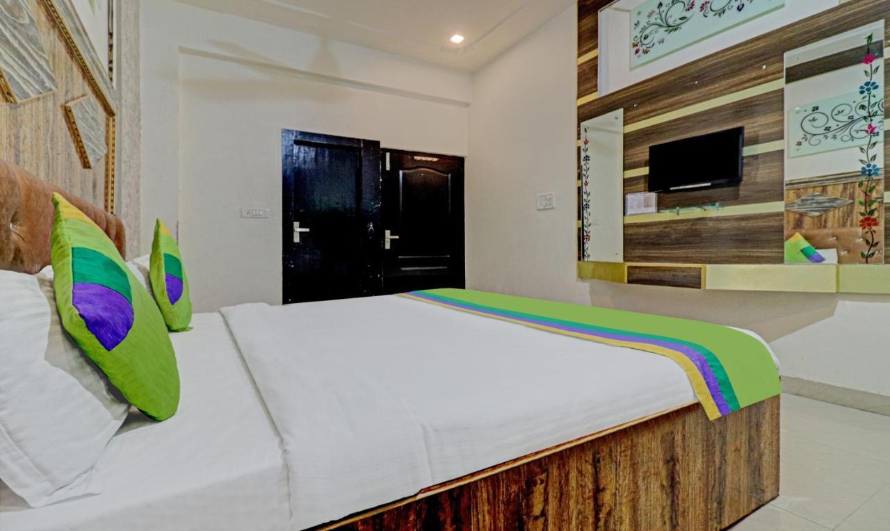 Treebo Trend Radha Palace Mathura Εξωτερικό φωτογραφία